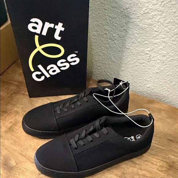 art class Other - art class  Black Low-Top Lace-Up Sneakers Youth size 6 NEW